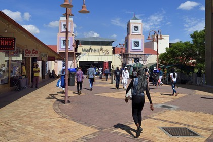 Namibie, région de Khomas, Windhoek, Post street Mall, entrée du centre commercial