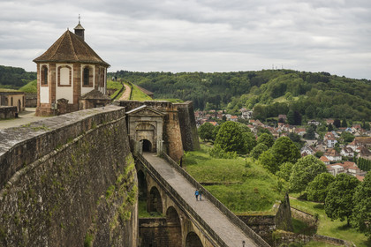 France, Moselle (57), Parc régional des Vosges du nord, Bitche, la citadelle fortifiée par Vauban et sa rampe d'accès