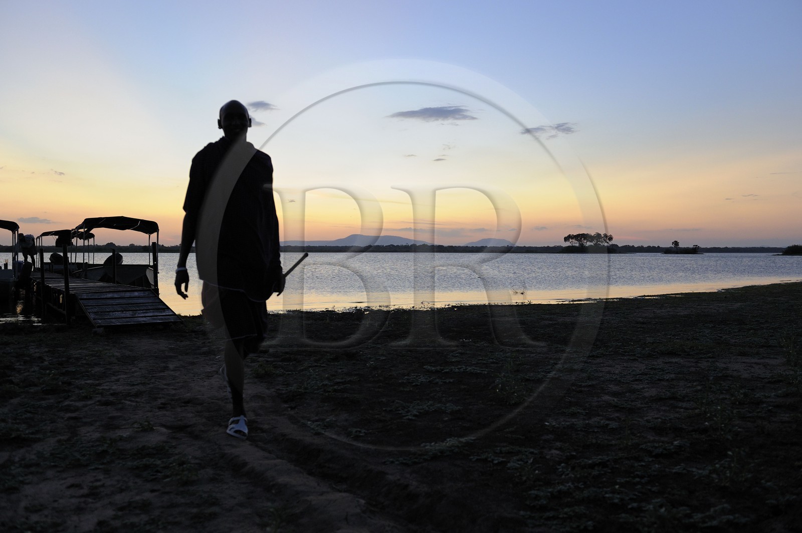 Tanzanie, Reserve de gibier de Selous une des plus grandes zones protégées au monde et inscrite sur la liste du patrimoine mondial de l’Unesco depuis 1982, le très exclusif Selous Camp est installé au bord du lac Nzerakera