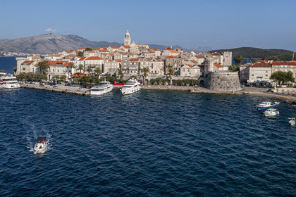 Croatie, Dalmatie, cote dalmate, Ile de Korcula, ville de Korcula (vue aérienne)