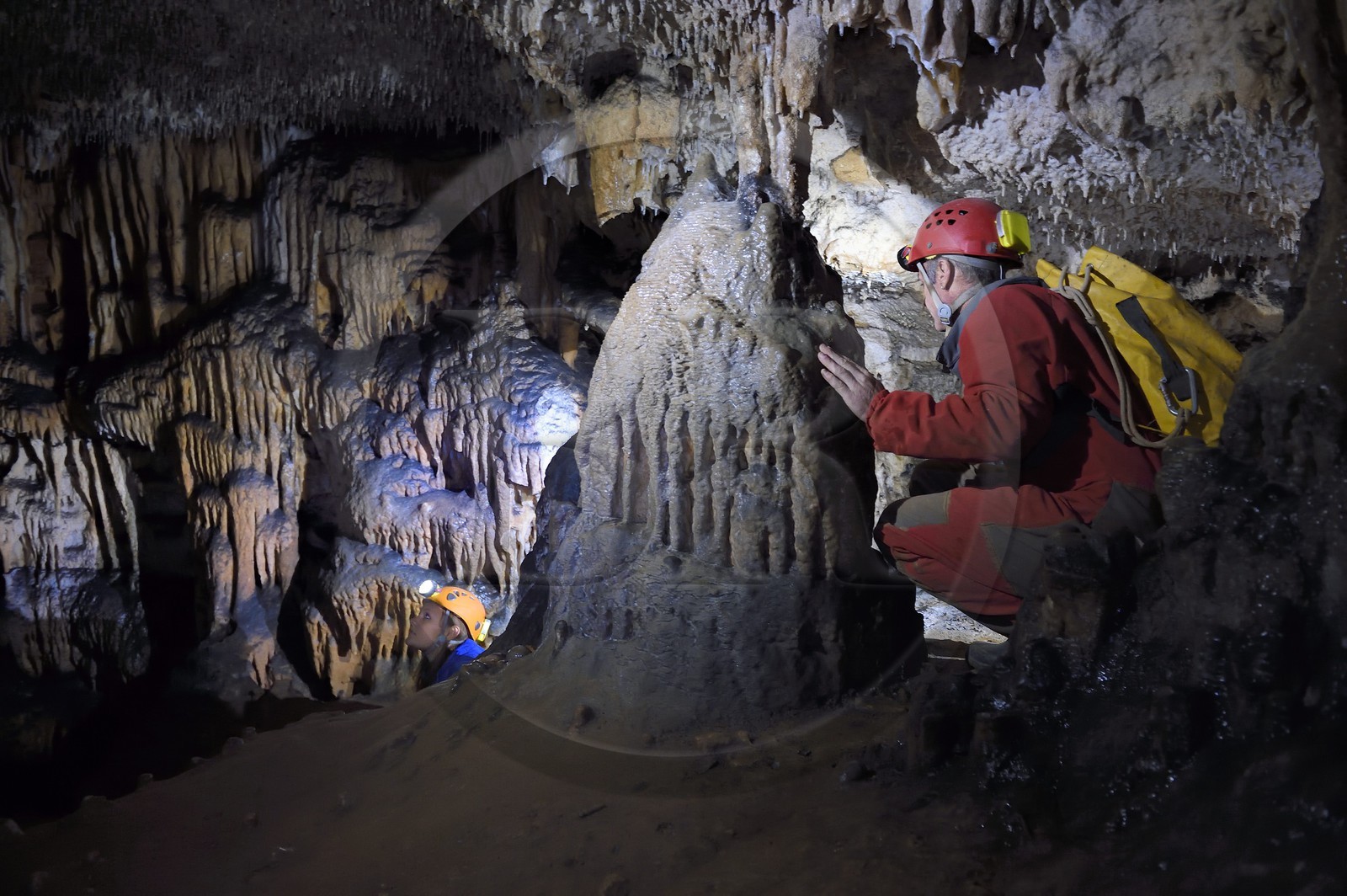 France, Dordogne (24), Périgord Noir, vallée de la Dordogne, Groléjac, initiation à la spéléologie avec Laurent Lignac de Couleur Périgord dans la grotte du Pechialet