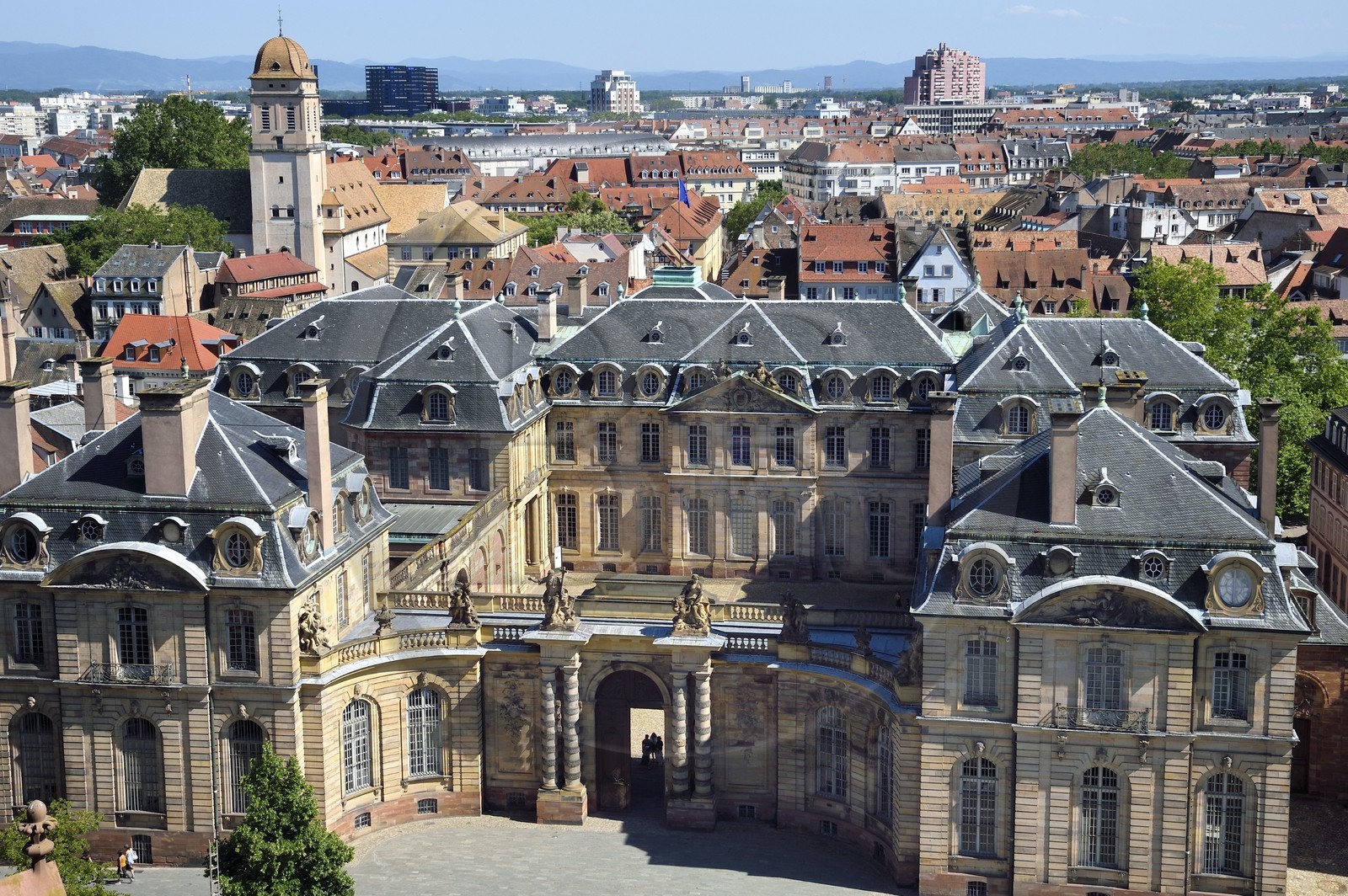 France, Bas-Rhin (67), Strasbourg, vieille ville classée au Patrimoine Mondial de l'UNESCO, le Palais Rohan, il abrite le musée des arts décoratifs, le musée des beaux-arts et le musée archéologique
