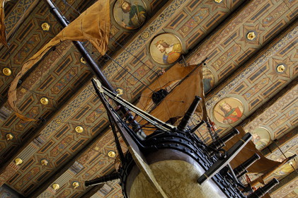 Germany, Bremen, model of boat and ceiling of the reception room of the City Hall (Rathaus)