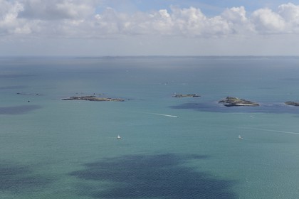 France, Morbihan (56), pointe sud de la presqu'ile de Quiberon vers les Birvideaux, ilot de Toul Bihan et de Toul Bras (vue aérienne)