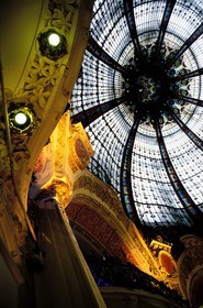 France, Paris (75), Galeries Lafayette, sous le dôme du bâtiment central