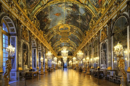 France, Yvelines, Chateau de Versailles, listed as World Heritage by UNESCO, Galerie des Glaces (Hall of Mirrors), length 73m and width 10,50m, with 17 windows and 357 mirrors, architect Jules Hardouin Mansart (1678-1684)