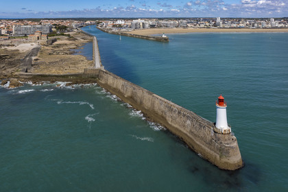 France, Vendée (85), Les-Sables-d'Olonne, le chenal d'accès aux ports (vue aérienne)