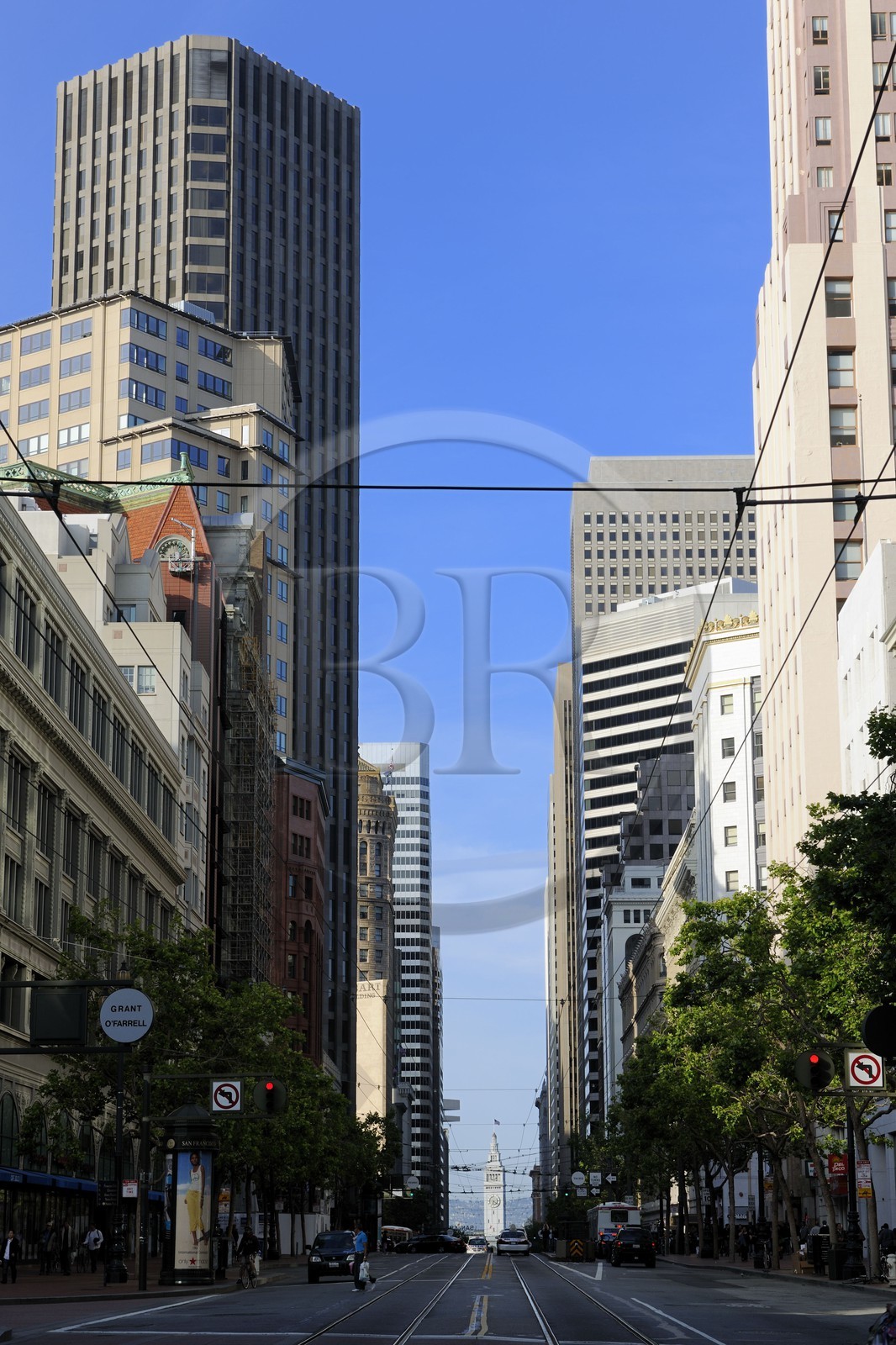 Etats-Unis, Californie, San Francisco, Market street dans le quartier du financial district aboutissant à la tour du Ferry terminal
