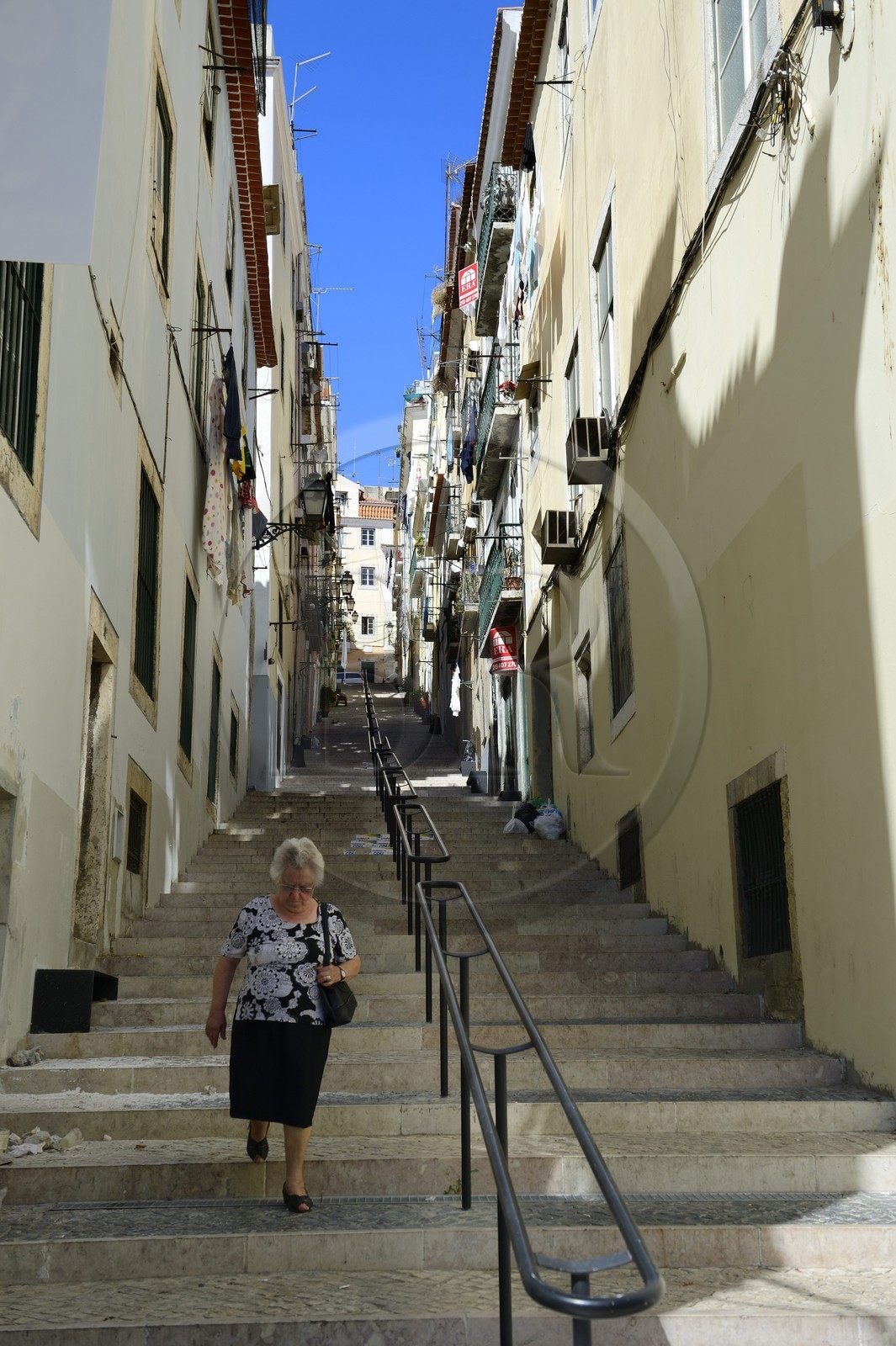 Portugal, Lisbonne, quartier du Bairro Alto, escaliers de la Calcada da Bica Grande