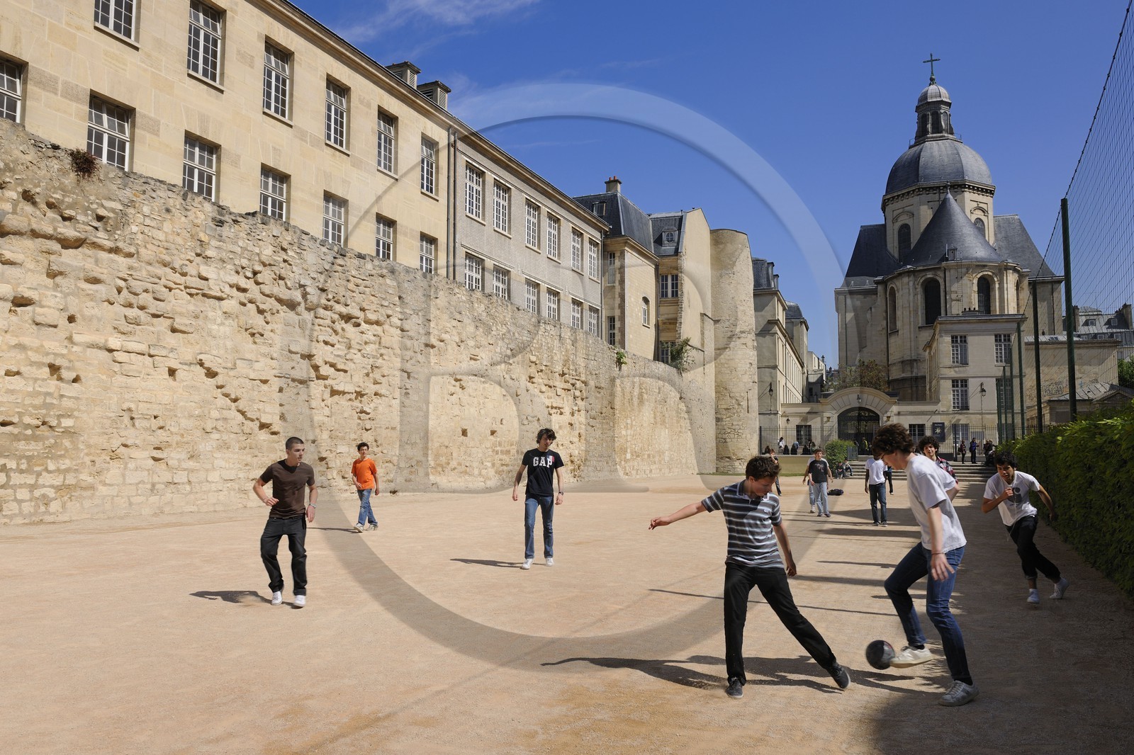 France, Paris (75), l’enceinte de Philippe Auguste rue des jardins Saint-Paul et l'église Saint-Paul-Saint-Louis