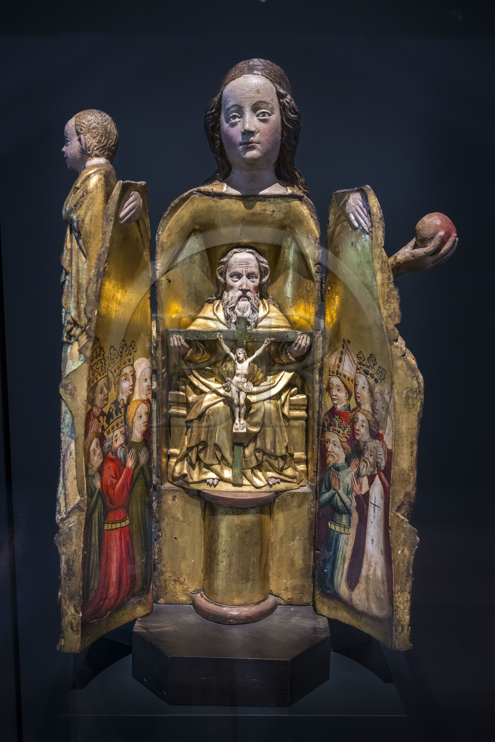 France, Paris (75), Musée de Cluny - Musée national du Moyen-Age, Vierge à l'Enfant ouvrante, Prusse occidentale (Pologne) vers 1400, bois et ivoire, Dieu tient le Christ en Croix
