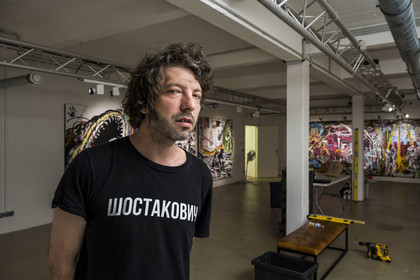 France, Alpes-Maritimes, Cannes, the artist Orsten Groom during his exhibition at the Suquet des Artistes in 2022