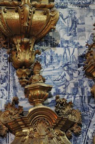 Portugal, région du Minho, Guimaraes, ville classée Patrimoine Mondial de l' UNESCO, Igreja de Sao Francisco ( Eglise Saint Francois d'Assise), azulejos historiés du début du XVIIIème siècle