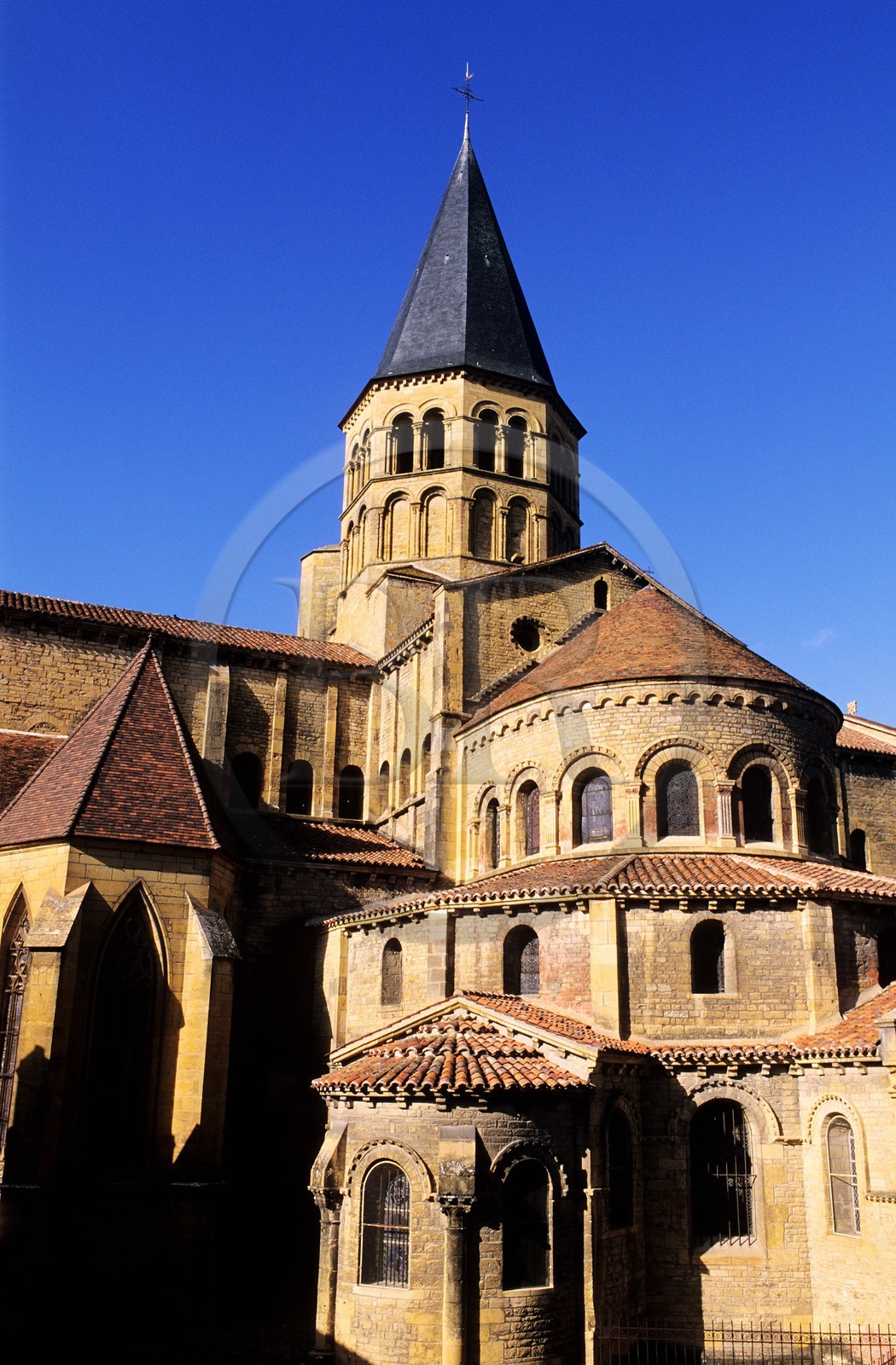 France, Saône-et-Loire (71), Paray-le-Monial, Basilique du Sacré-Cúur, partie orientale et tour octogonale