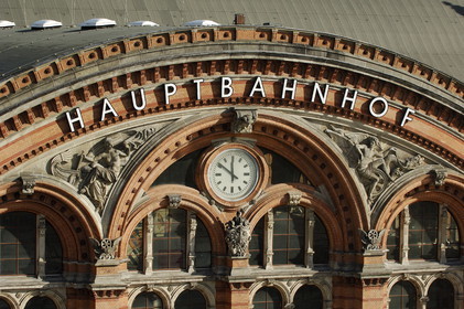 Germany, Bremen, facade of the central train station