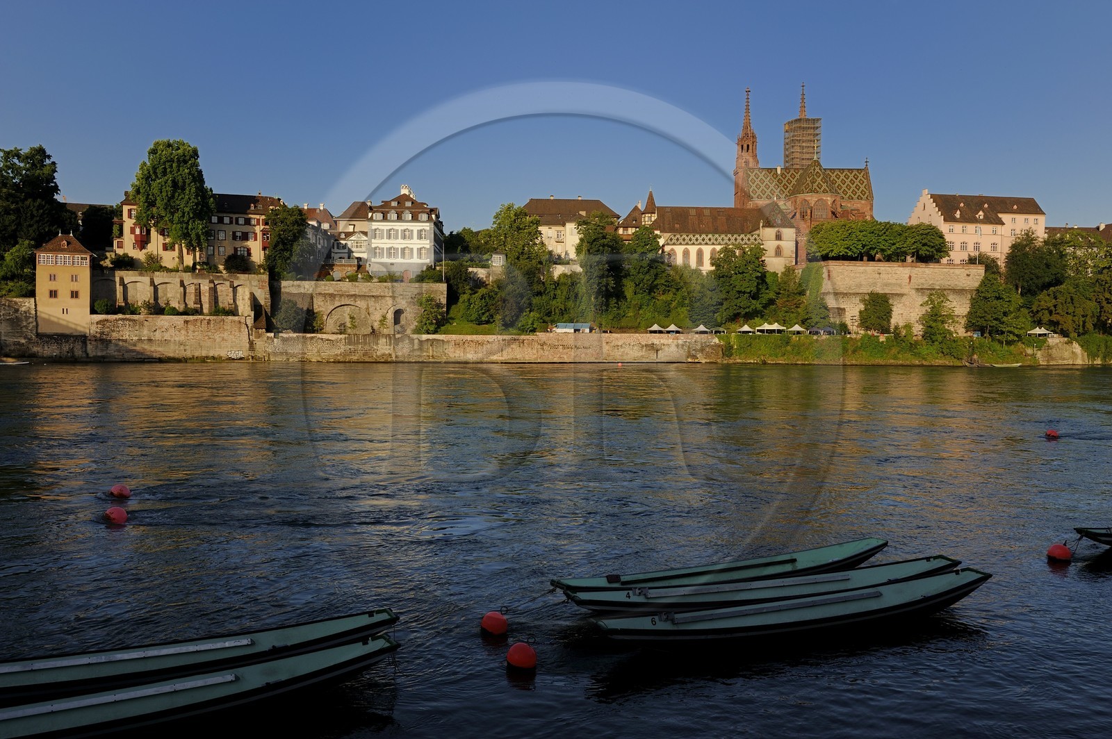 Suisse, Bâle, la rive gauche du Rhin et la quartier de la cathédrale