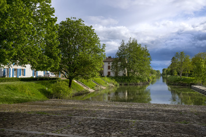 France, Vendée (85), Bouillé-Courdault, le port fluvial de Courdault au bout du canal de la Vieille-Autise