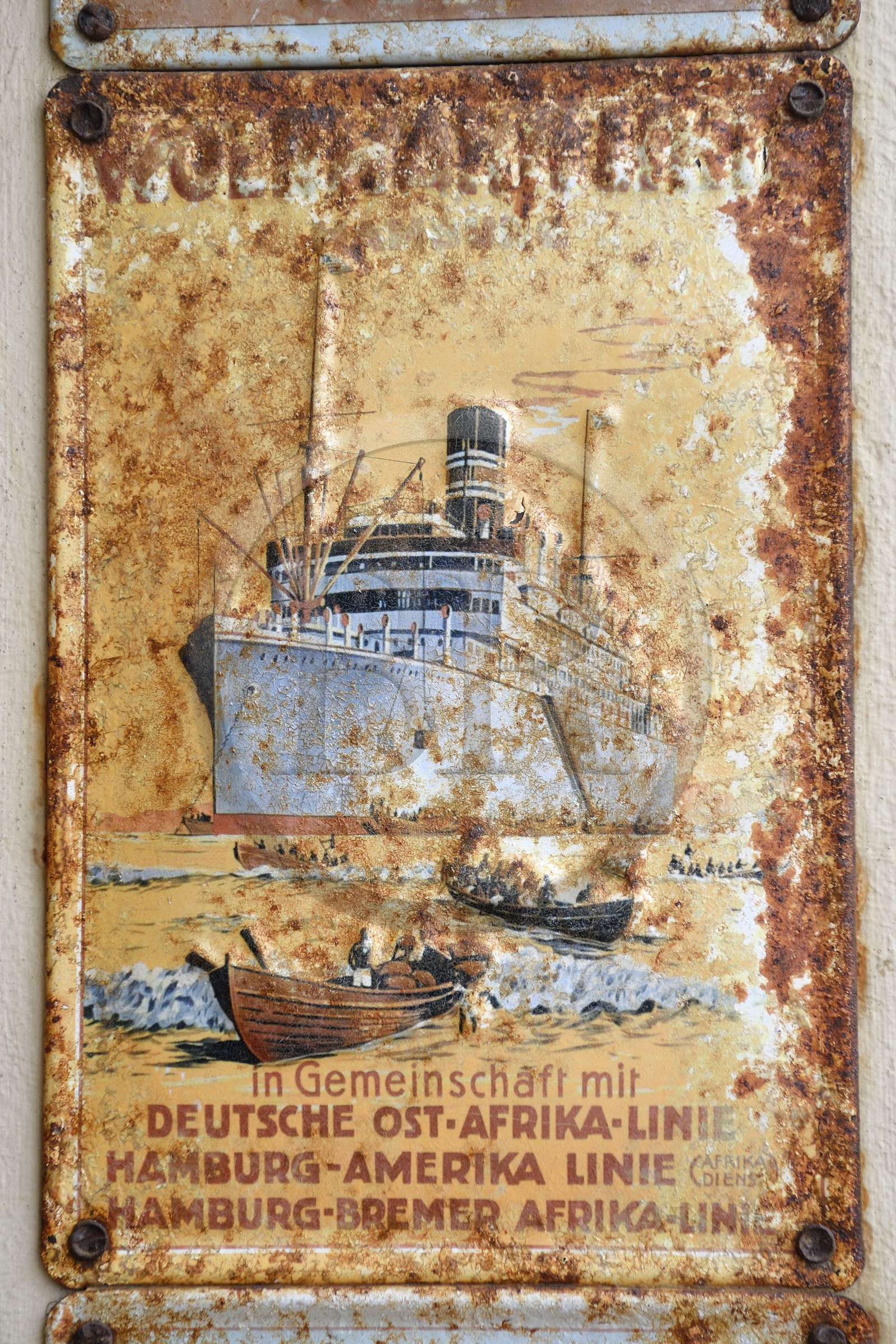 Namibie, région de Erongo, Swakopmund, vieille plaque émaillée publicitaire ventant la compagnie maritime de l'Afrique orientale allemande (Deutsch-Ostafrika)