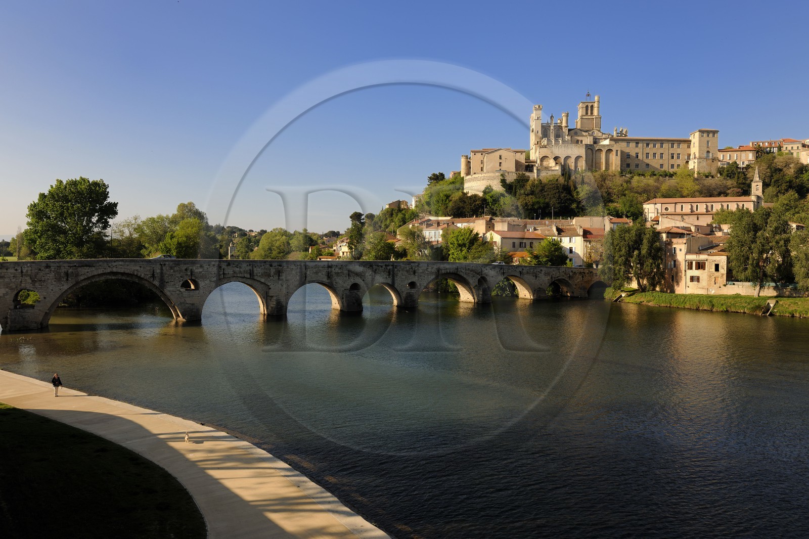 France, Hérault (34), Béziers, la cathédrale Saint Nazaire et le Pont-Vieux sur la rivière Orb France, Hérault (34), Béziers, la cathédrale Saint Nazaire et le Pont-Vieux sur la rivière Orb