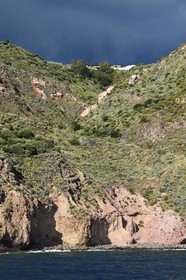 Italie, Sicile, iles Eoliennes, classées Patrimoine Mondial de l'UNESCO, Ile de Lipari, les falaises de la côte Sud-Ouest de l'île à Quattrocchi