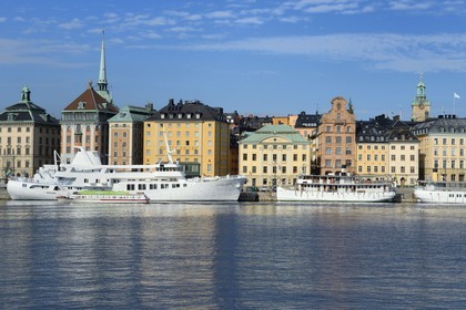 Suède, Stockholm, vue sur la vieille ville dans l'île de Gamla stan (Gamala Stan Riddarholmen) depuis l'île de Skeppsholmen