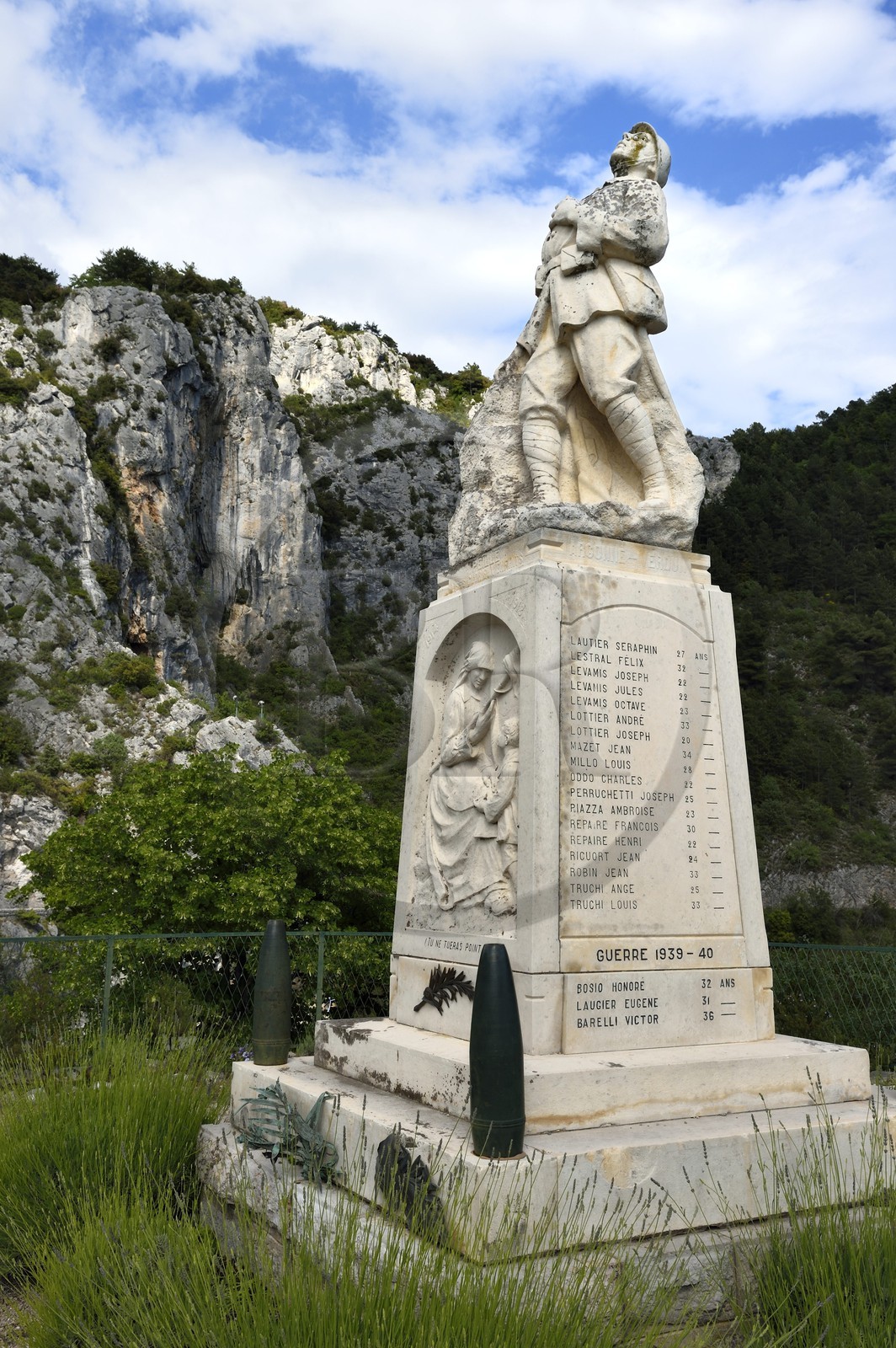 France, Alpes-Maritimes (06), Peille, le monument aux Morts France, Alpes-Maritimes (06), Peille, le monument aux Morts