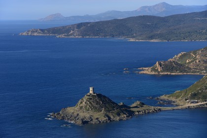 France, Corse-du-Sud (2A), Golfe d'Ajaccio, Pointe et Tour de la Parata face aux Iles Sanguinaires, en arrière plan la côte ouest vers le Golfe de Porto (vue aérienne)