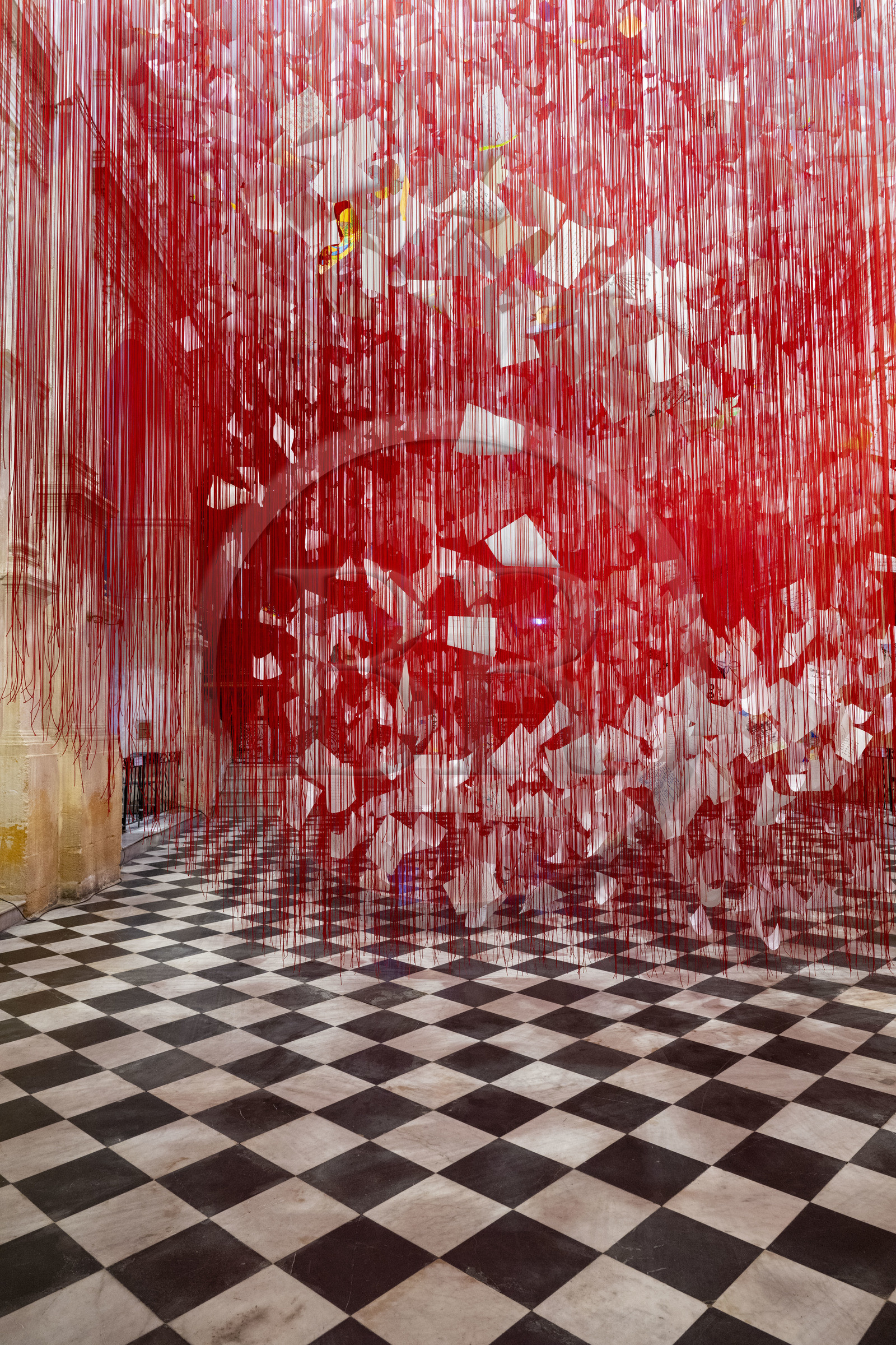 France, Bouches-du-Rhône (13), Aix en Provence, Chapelle de la Visitation, exposition de l'artiste japonaise Chiharu Shiota - Beyond Consciousness France, Bouches-du-Rhône (13), Aix en Provence, Chapelle de la Visitation, exposition de l'artiste japonaise Chiharu Shiota - Beyond Consciousness