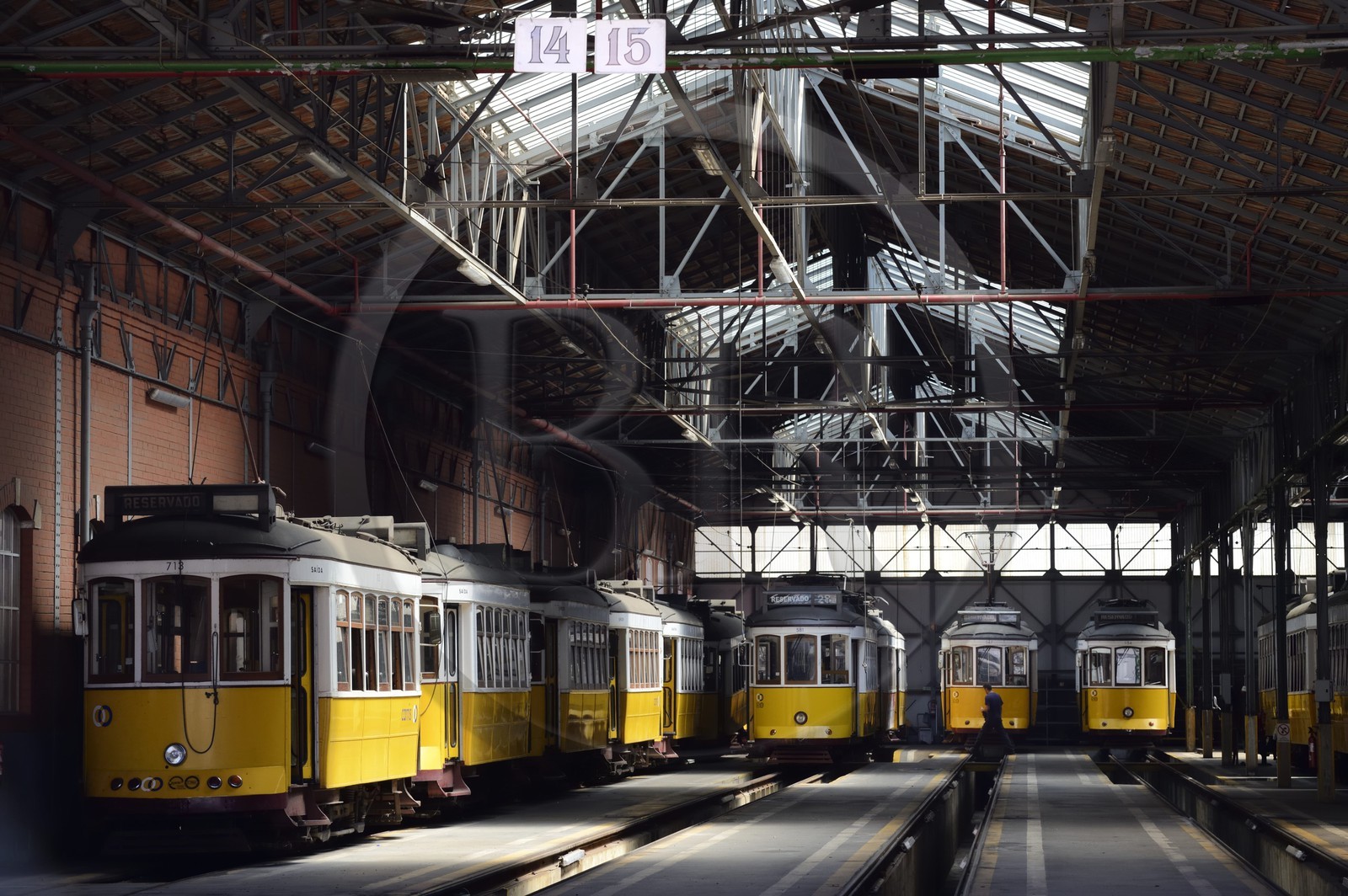 Portugal, Lisbonne, quartier de Alcantara, le Santo Amaro Depot qui abrite tous les tramways de Lisbonne