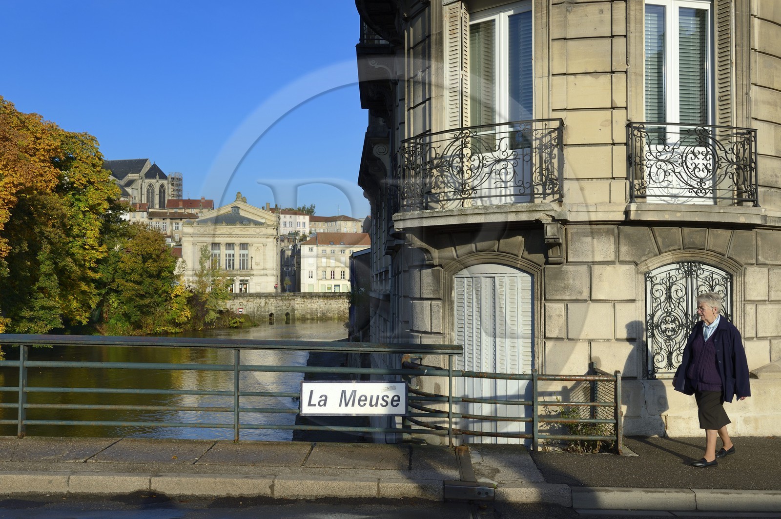 France, Meuse (55), la Meuse à Verdun et le théatre municipal France, Meuse (55), la Meuse à Verdun et le théatre municipal
