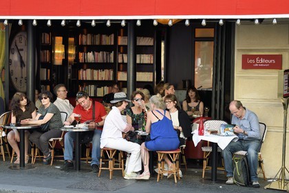 France, Paris, Carrefour de l'Odéon, Café les Editeurs