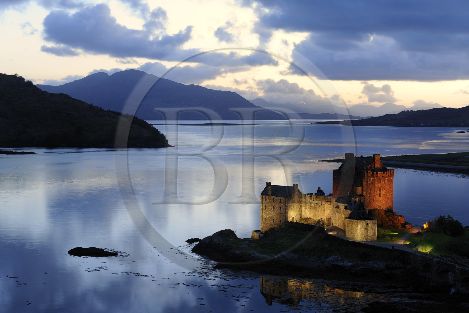 Royaume-Uni, Ecosse, région des Highlands, comté de Ross & Cromarty, Eilean Donan Castle, château à l'entrée du Loch Duich