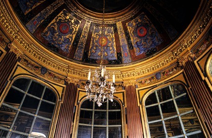 France, Yvelines, Maison Laffitte castle, cabinet in mirrors