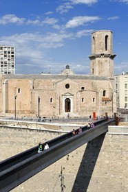 France, Bouches-du-Rhône (13), Marseille, l'église Saint Laurent reliée au MuCEM (Musée des civilisations de l'Europe et de la Méditerranée) par une passerelle
