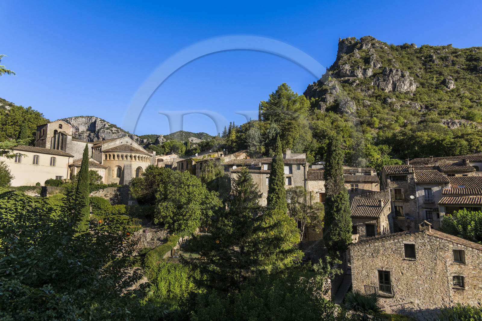 France, Hérault (34), Causses et les Cévennes, paysage culturel de l'agro-pastoralisme méditerranéen, classés Patrimoine Mondial de l'UNESCO, Saint-Guilhem-le-Désert, labellisé Les Plus Beaux Villages de France