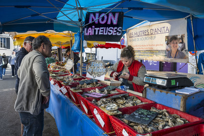 France, Vendée (85), Saint-Gilles-Croix-de-Vie, le marché dans le quartier Saint Gilles