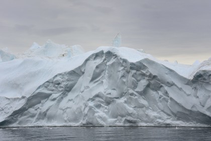 Groenland, cote Nord-Ouest, mer de Baffin, iceberg dans Inglefield Fjord vers Qaanaaq