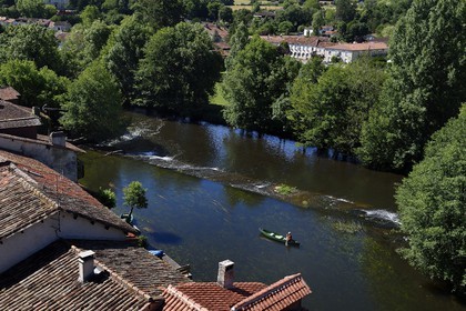 France, Dordogne, Perigord Vert, Bourdeilles, the Dronne river seen from the castle