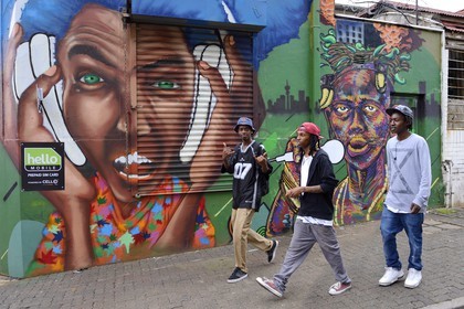 South Africa, Gauteng Province, Johannesburg, Braamfontein district, group of youths in front of a mural in De Korte street
