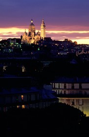 France, Paris (75), le Sacré-Coeur et Montmartre vu du quai de Jemmapes
