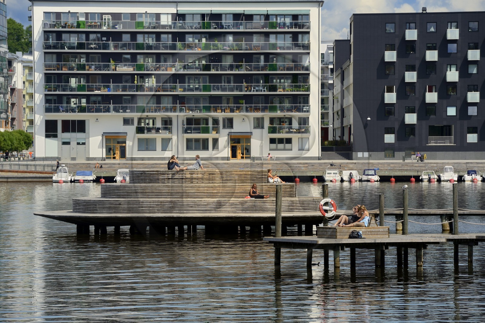 Suède, Stockholm, l'écoquartier Hammarby Sjostad précurseur en matière de développement durable, le lac Hammarby