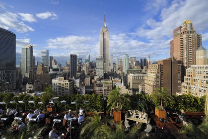 United States, New York, Manhattan, Midtown, the 230 terrace cafe on 5th Avenue and the Empire State Building