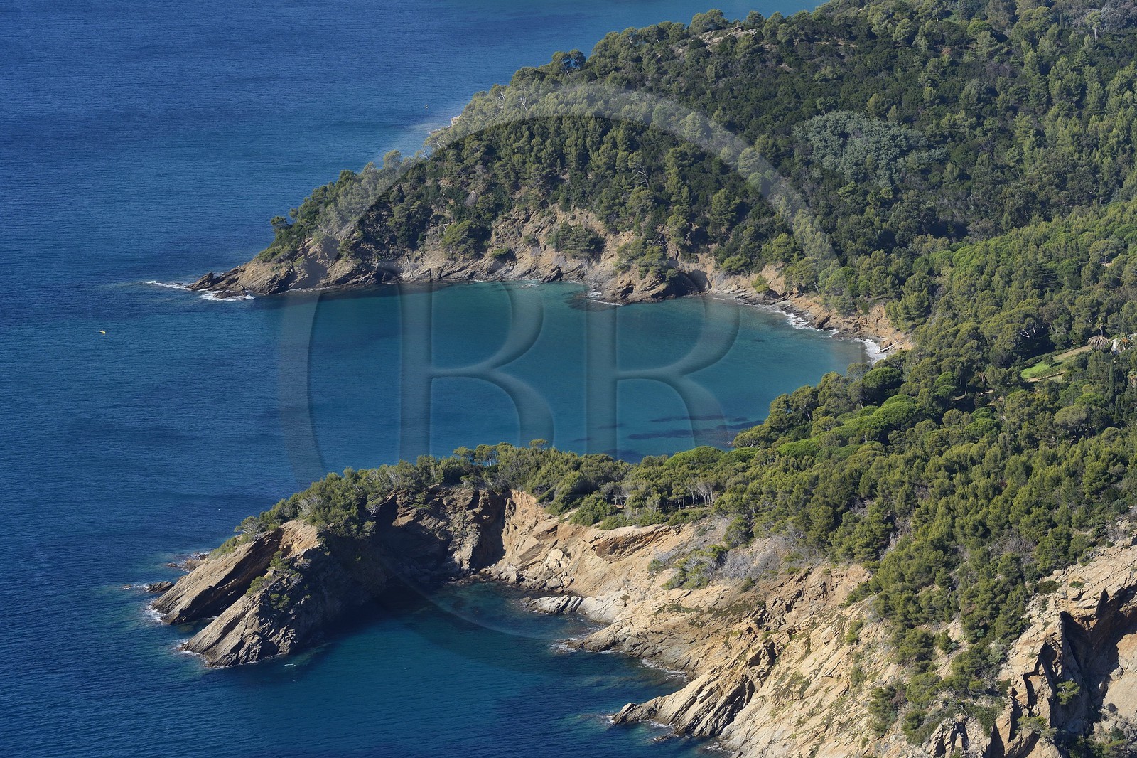 France, Var (83), Corniche des Maures, la côte sauvage à Le Rayol-Canadel-sur-Mer (vue aérienne)