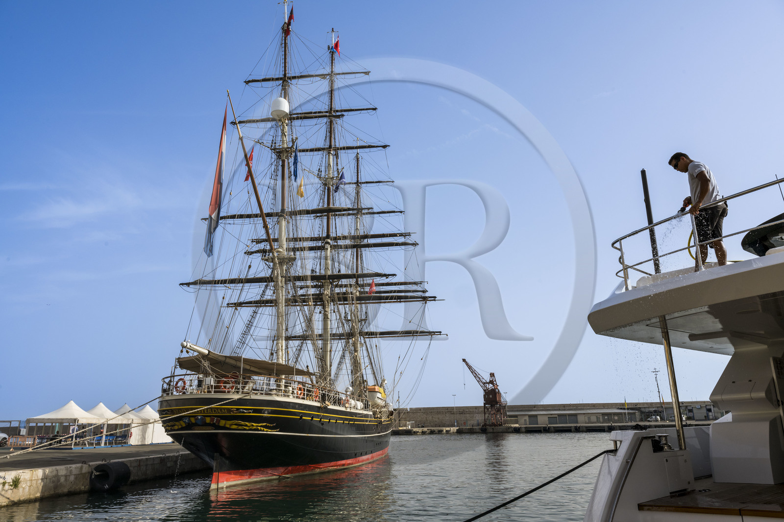 France, Alpes-Maritimes (06), Nice classée Patrimoine Mondial de l'UNESCO, le vieux port ou port Lympia, le vieux gréement Stad Amsterdam en escale