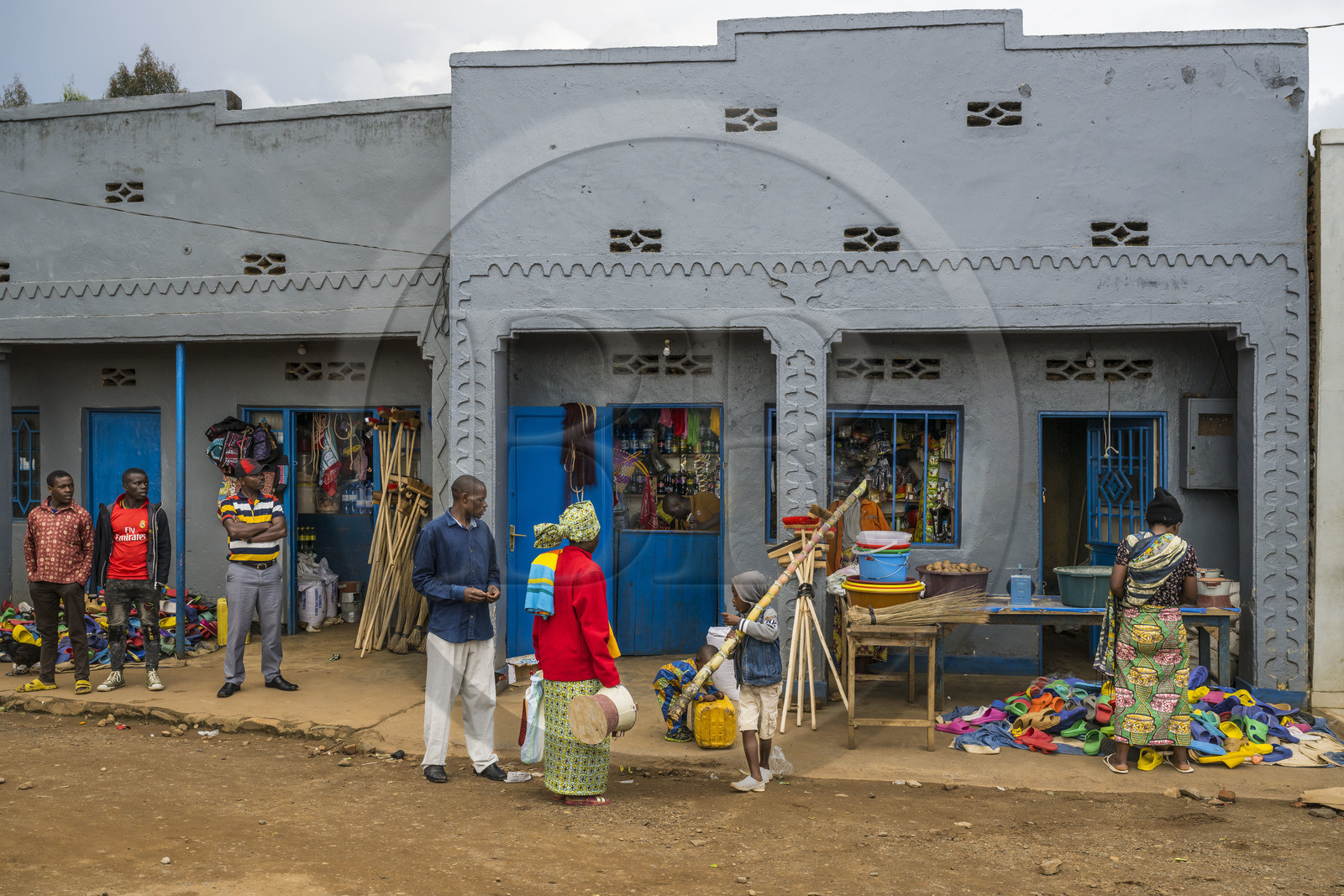 Rwanda, Province de l’Ouest, Gisakura, commerces et étals dans les rues du village