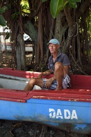 France, Ile de la Reunion, Saint-Joseph, le petit port de la Marine de Langevin, le pêcheur Georges Merlot