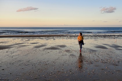 France, Calvados (14), Pays d'Auge, la côte Fleurie, Cabourg, promenade sur la plage de la station balnéaire