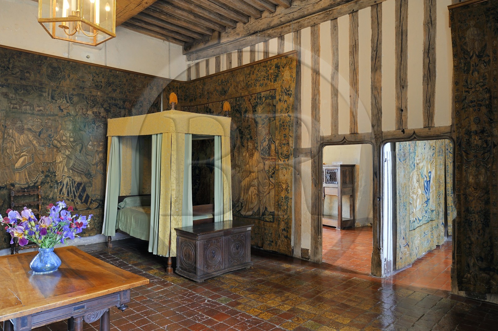 France, Côte d'Or (21), Châteauneuf-en Auxois, labellisé Les Plus Beaux Villages de France, le château, le Grand Logis, chambre aux tapisseries
