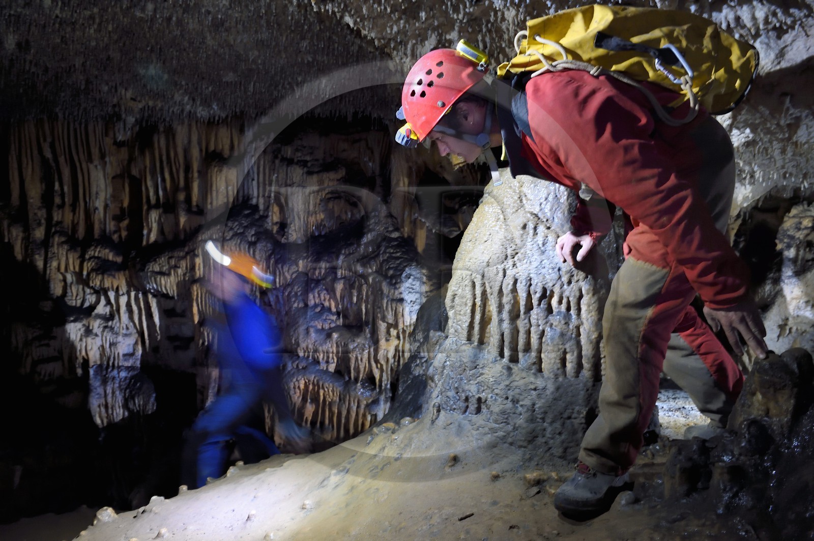 France, Dordogne, Perigord Noir, Dordogne Valley, Grolejac, introduction to caving with Laurent Lignac Couleur Perigord in the cave of Pechialet