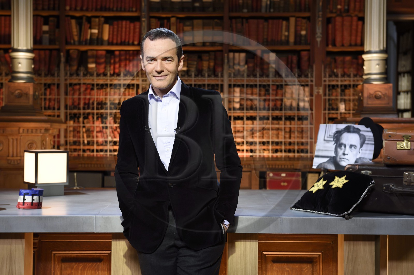 France, Paris (75), les Archives Nationales, Grands dépots, salle de l'Armoire de fer, tournage de l'émission de television L'ombre d'un doute sur l'affaire Marcel Petiot présentée par l'animateur et journaliste Franck Ferrand